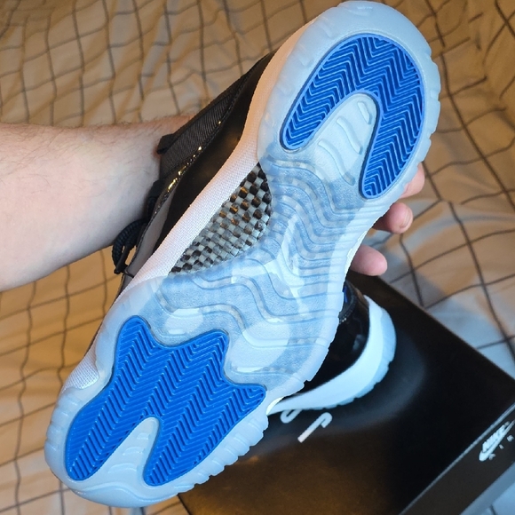 Nike Air Black and White Low-Top Sneakers main image 9